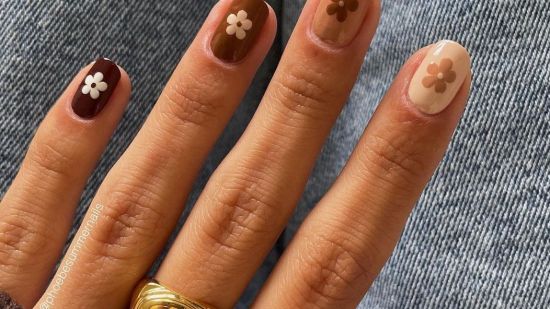 Manicura con flores