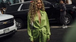 pelo rizado street style