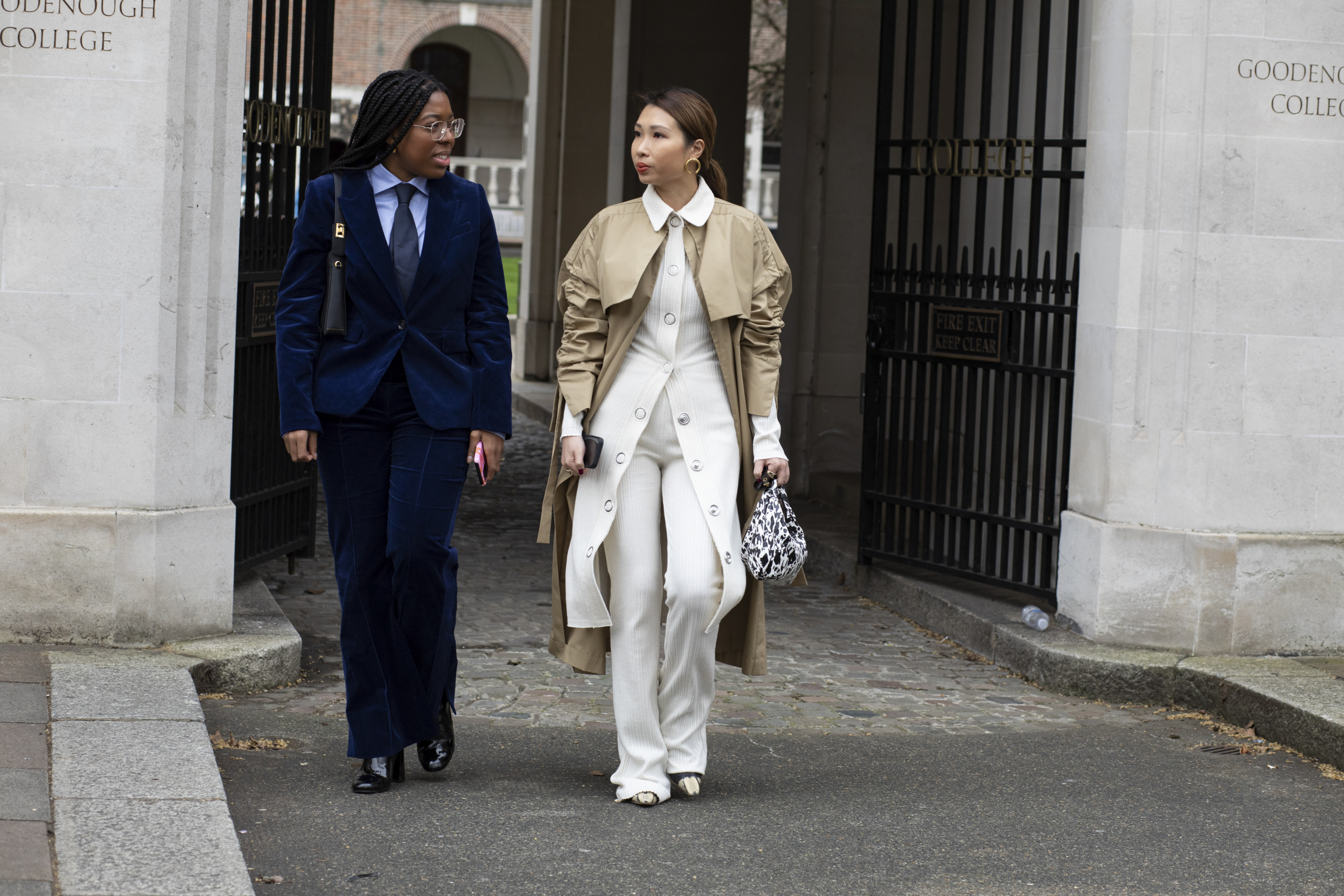 gabardina street style