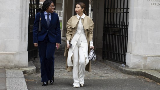 gabardina street style
