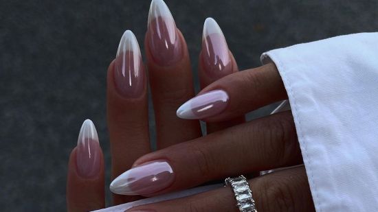 Manicura francesa perlada