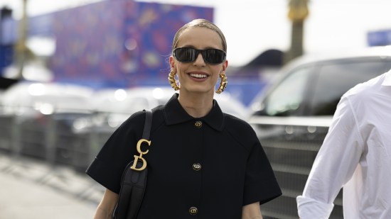Paris str S24 0639 street style