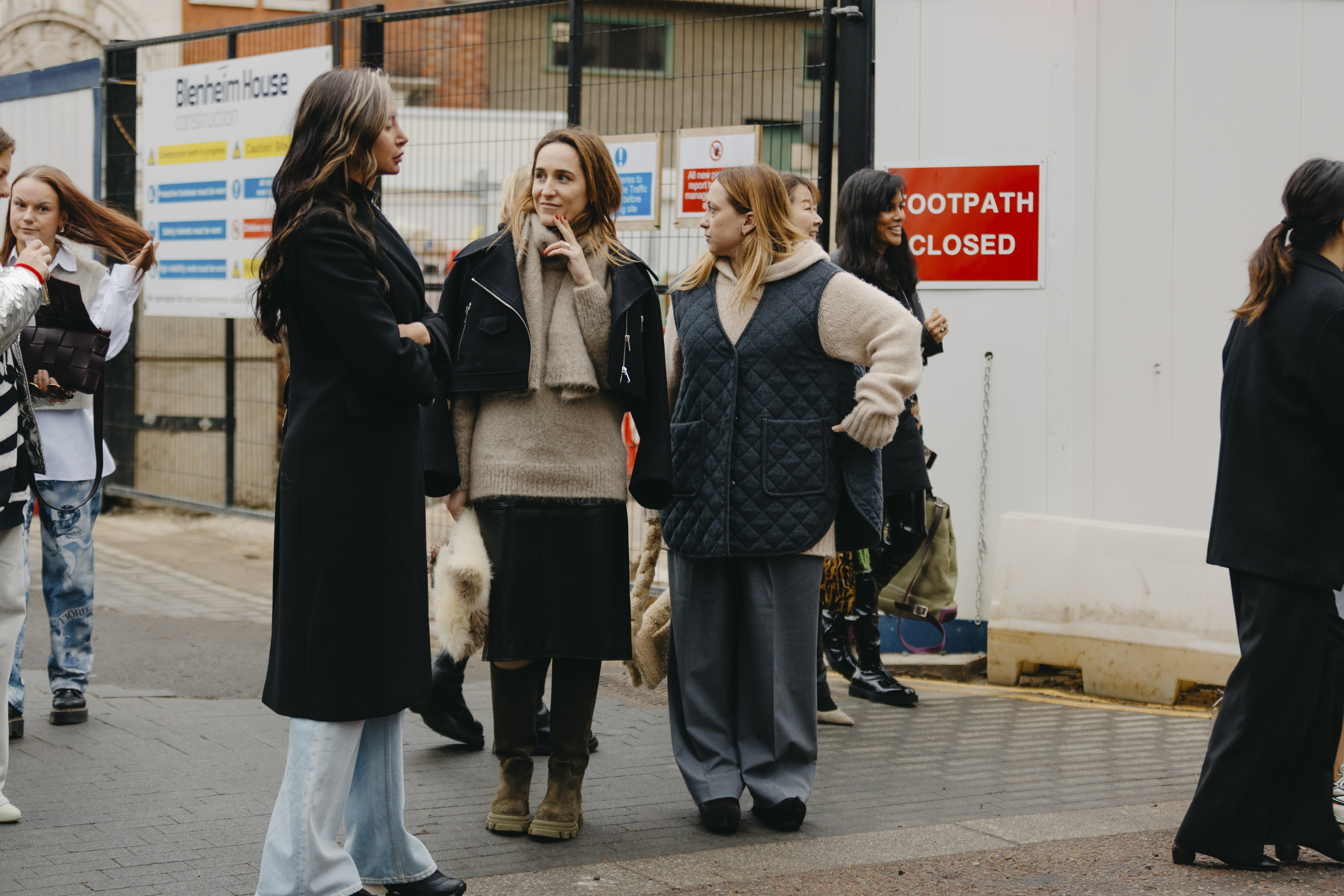 New York str S23 1174 street style