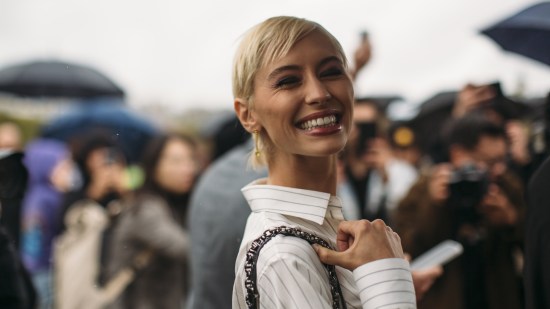 Paris str S23 2590 Cortes de pelo pixie street style