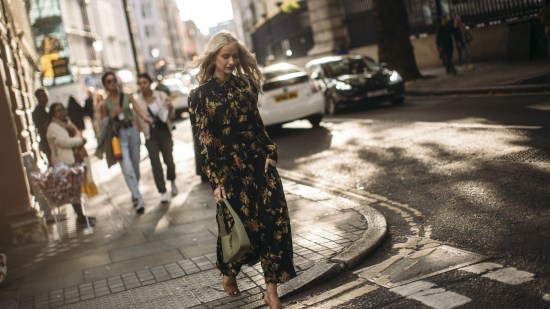 London str S23 1130 street style vestidos de flores