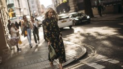 London str S23 1130 street style vestidos de flores