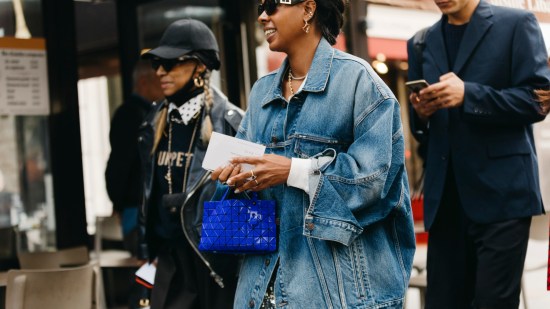 London str F23 0986 cazadoras vaqueras street style