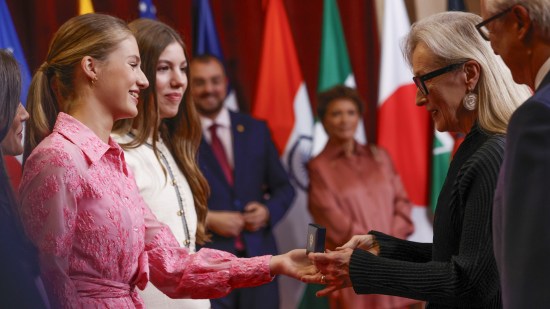 Leonor junto a Meryl Streep en los Premios Princesa de Asturias