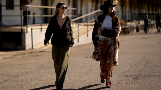 Milano str F22 0938 jersey de punto con hombros descubiertos street style