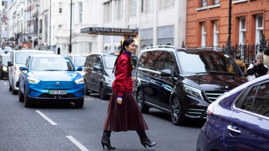 London str F23 0550 botas street style