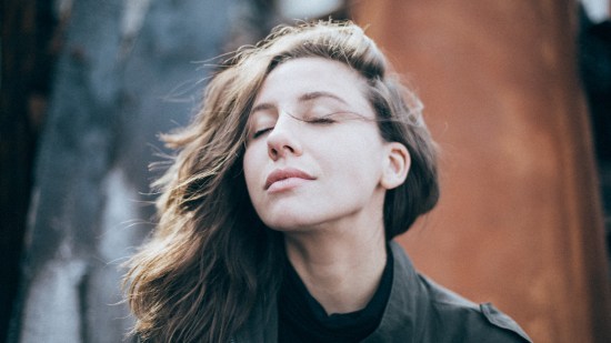 mujer respiración ejercicio