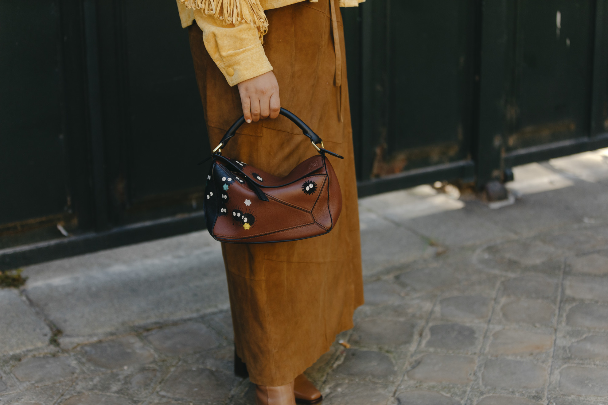 Paris str S23 1080 street style bolso