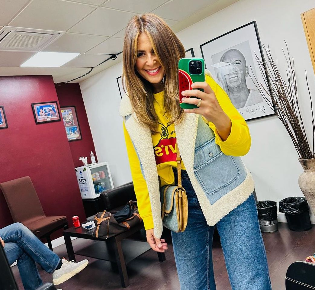 Nuria Roca con chaleco de borreguito de Zara
