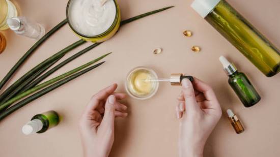 La crema de farmacia de 5 euros que recomienda una experta porque "vale para casi todo"