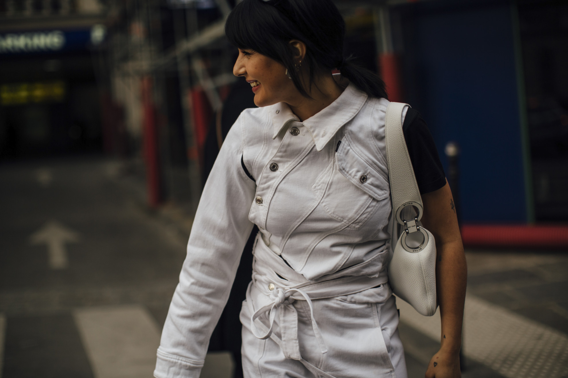 Paris str F22 0332 bolsos street style