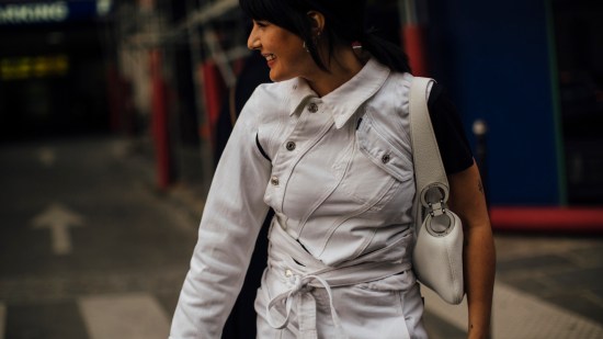 Paris str F22 0332 bolsos street style
