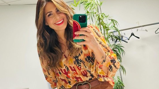 Nuria Roca con pantalones de pana flare