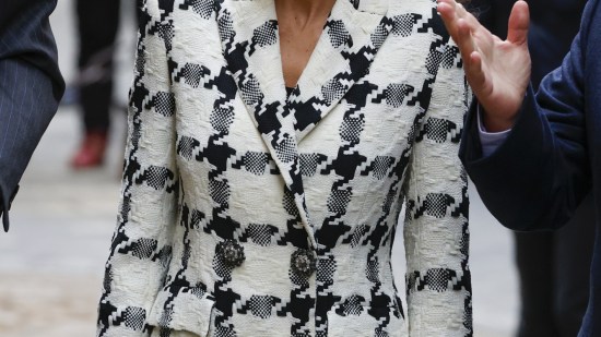 La reina Letizia con blazer de Uterqüe