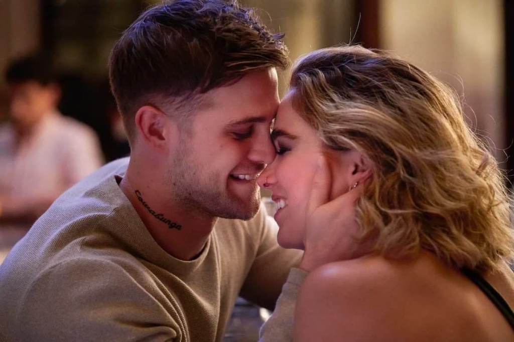 "The idea of you", beso entre Harper y Ethan.