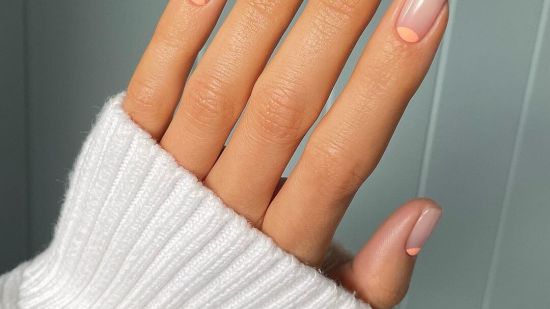 manicuras color pantone 2024 peach fuzz