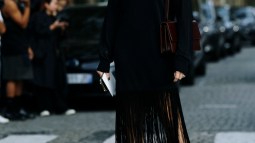Paris str F22 1104 vestido negro street style