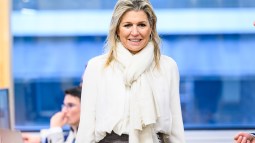 Máxima de Holanda con abrigo batín de Massimo Dutti en Utrecht