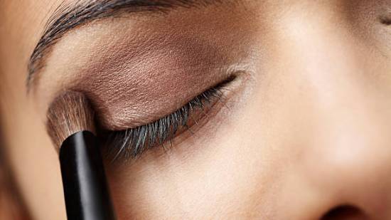 3 colores de delineador de ojos que restan años y ayudan a rejuvenecer el rostro