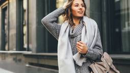 Los cuatro jerséis largos, cómodos y oversize de Zara para las comidas navideñas que podrás seguir llevando a la oficina
