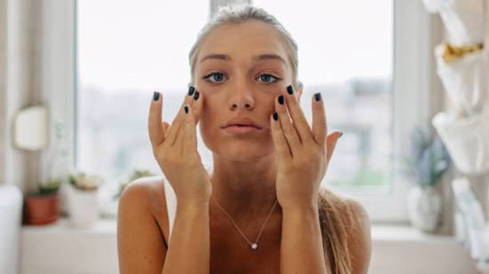 Párpados caídos: 8 cremas efecto ‘lifting’ que abren e iluminan tu mirada al instante