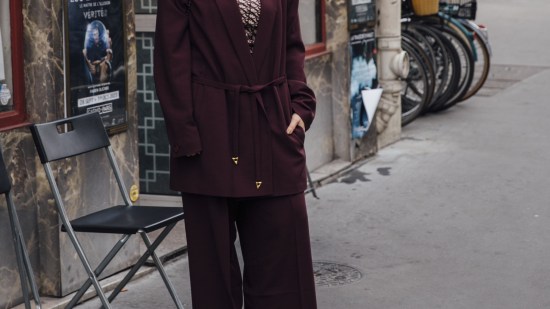 portada skechers traje