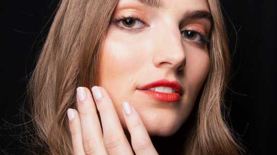color uñas tendencia antiedad