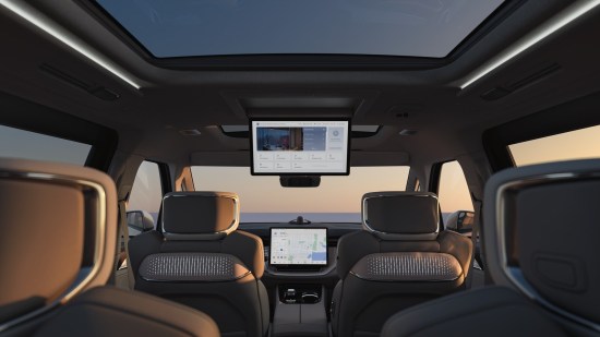 320124_Volvo_EM90_Concept_World_Stills