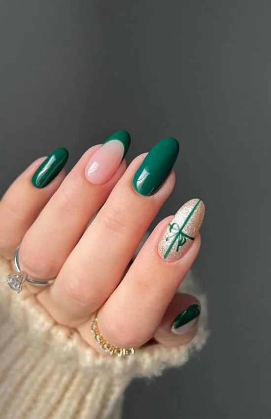 Manicura francesa verde de regalos - Imagen: Pinterest