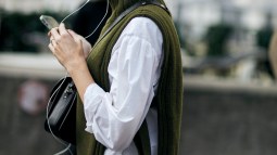 Paris str S24 0475 bolso street style