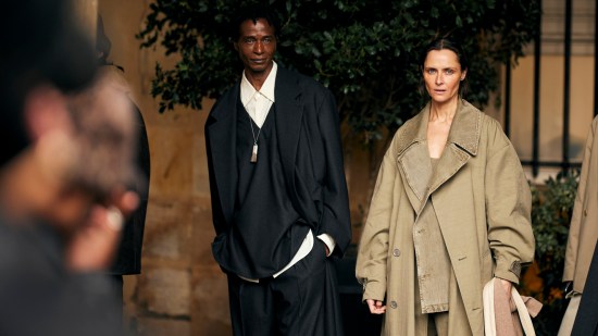 Paris m str F24 0302 street style