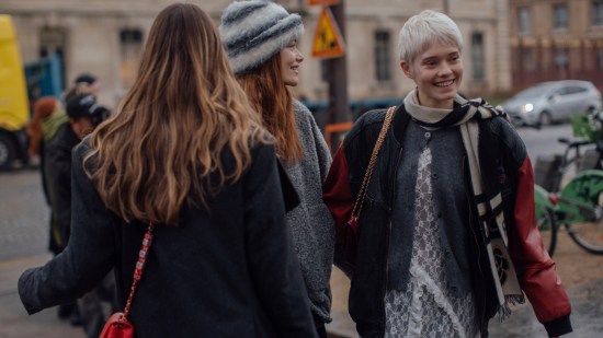 Paris HC str S24 0631 street style