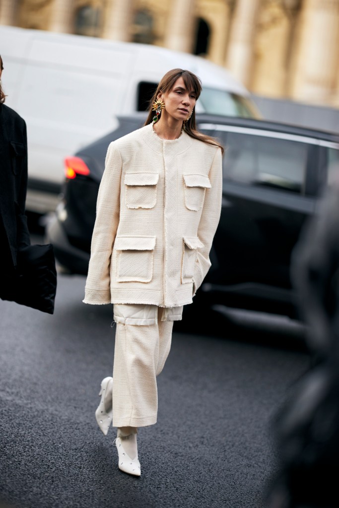 Mujer elegante paseando - Imagen: Francesca Babbi