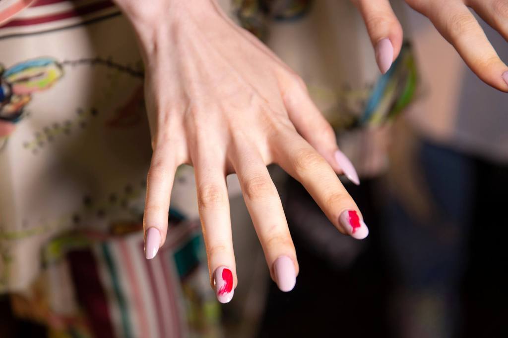 Diseño de uñas visto en el desfile de Marras - Imagen: Launchmetrics Spotlight