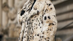 abrigo estampado animal street style paris