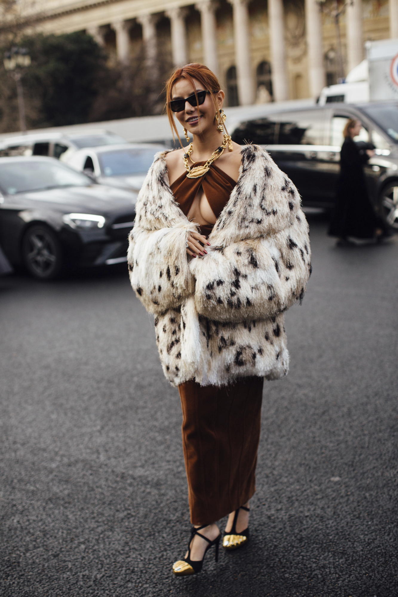 abrigo con estampado animal street style paris