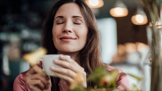 mujer cafe