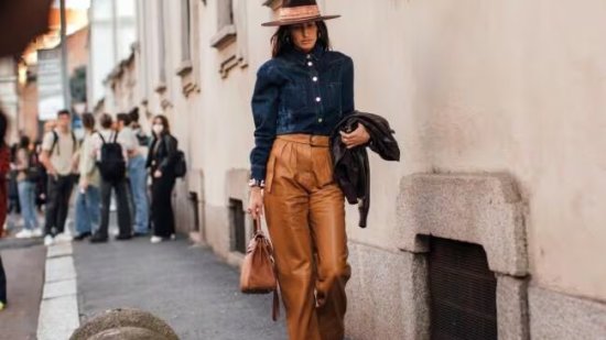 Cómo llevar pantalones de piel en primavera (y no morir en el intento)