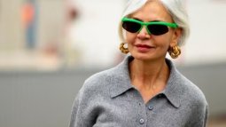 Los pantalones cargo con efecto antiedad que adoran las mujeres modernas de más de 50