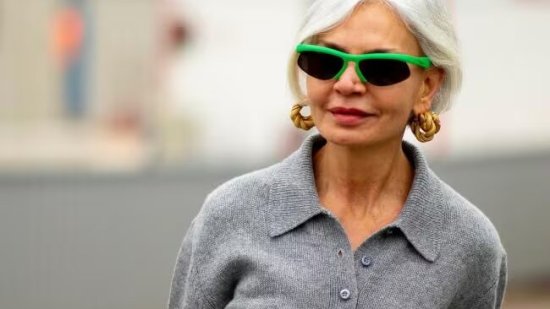 Los pantalones cargo con efecto antiedad que adoran las mujeres modernas de más de 50