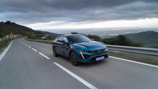 Foto_PEUGEOT_408_Hybrid_12_2_2024_2