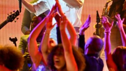 Bad Bunny durante la ceremonia de los Premios Grammy 2023