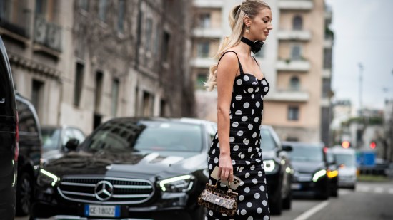 Milano str F24 2350 street style
