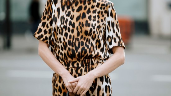 Paris str F24 0403 street style