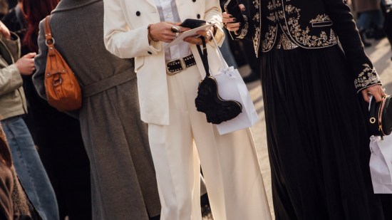 Paris str F24 0468 street style