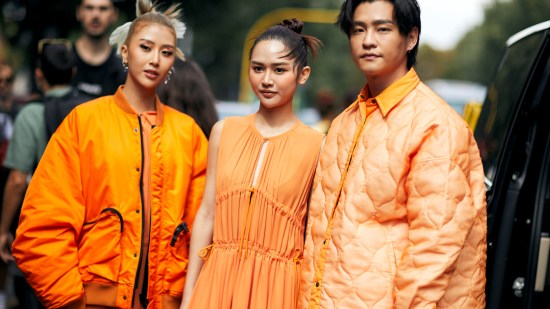 Paris str S23 1175 street style vestido naranja